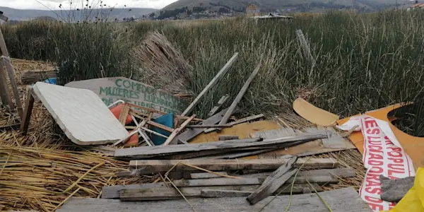 Fuertes lluvias causan destrozos en las Islas de los Uros