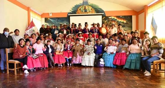 Puno: I Encuentro de Mujeres Indígenas Aimaras Lupaca en el día internacional de las Mujeres Rurales