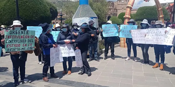 Puno: Trabajadores del sector salud protestan por indiferencia del gobernador German Alejo ante denuncias de corrupción