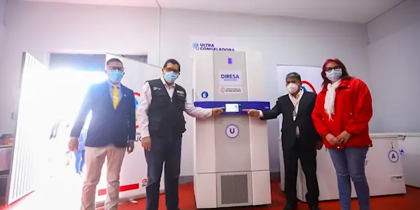 Inauguran ultracongeladora para conservación de vacunas contra el covid-19 en Ayacucho