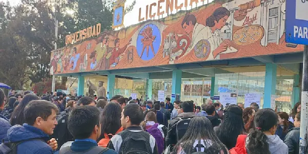 Estudiantes universitarios levantan toma de campus