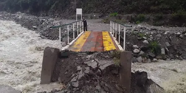El VRAE aislado por más de 15 días por colapso de puentes en Tutumbaru
