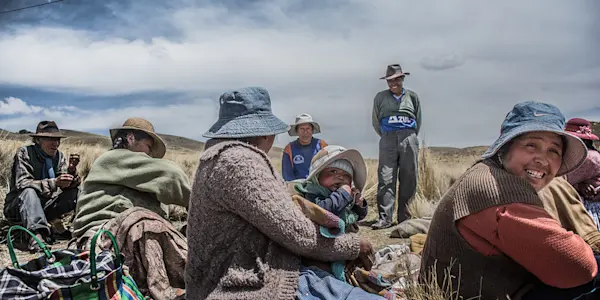 La hallpa o kuska llank'aypi: Un descanso en medio del trabajo