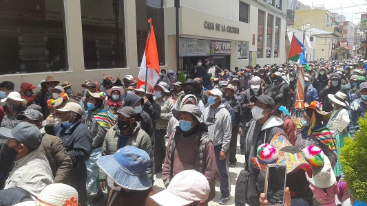 Afectados por la contaminación de la cuenca del Coata esperan la llegada de  ministros a Puno
