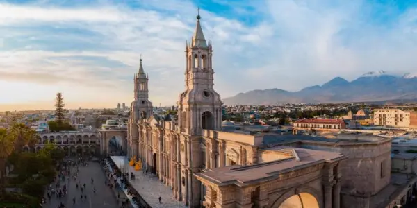 Arequipa, entre la fiesta intelectual y el circo político