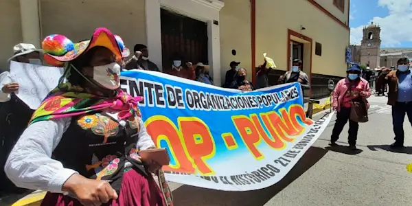 Dirigentes sociales puneños rechazan moción de vacancia presidencial y piden el cierre del Congreso