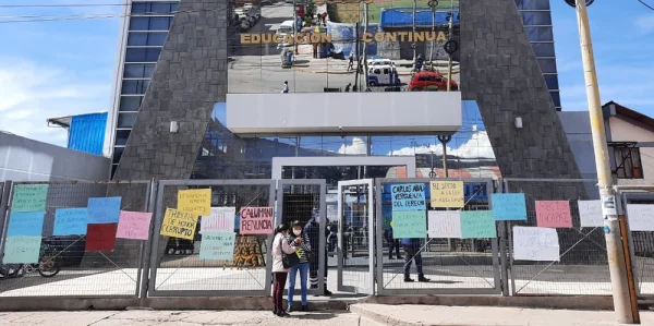 Catedráticos de la UNA protestan por suspensión de las elecciones universitarias