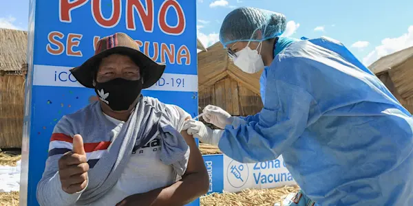 Pobladores de las islas flotantes de los Uros fueron inmunizados contra el covid-19