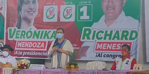 Verónika Mendoza insiste en que se consulte a la ciudadanía sobre cambio de Constitución
