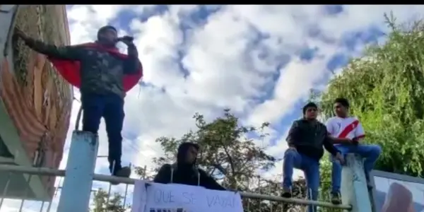 Estudiantes y organizaciones sociales de Cajamarca se movilizan exigiendo elecciones generales el 2023