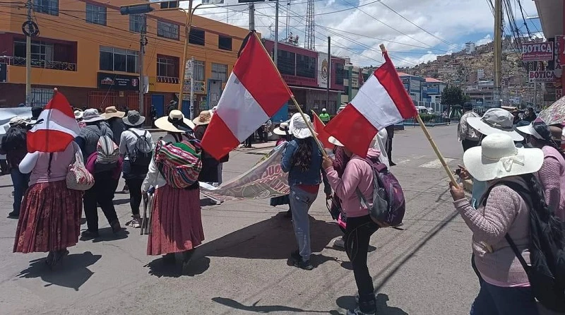 ¿Qué es lo que impulsa a salir a las calles a mujeres Quechuas, Aymaras y Uro?