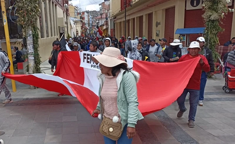 Perú y la trampa oligárquica: De la democracia como ilusión a la democracia como ficción