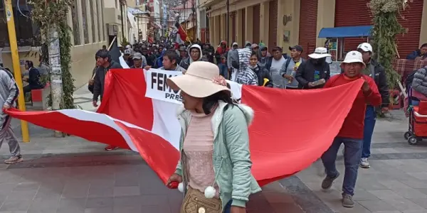 Perú y la trampa oligárquica: De la democracia como ilusión a la democracia como ficción
