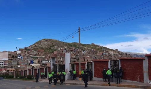 El empresario Enrique Calmet, es acusado de usurpar terrenos del colegio Politécnico Huáscar de Puno