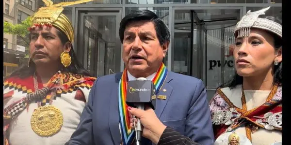 Alcalde de Cusco es abucheado en New York por defender al gobierno