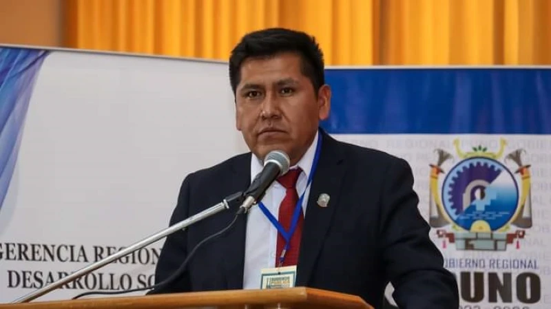 Gobernador regional de Puno cuestiona a funcionarios por retraso de obras 