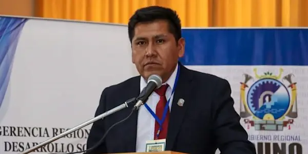 Gobernador regional de Puno cuestiona a funcionarios por retraso de obras