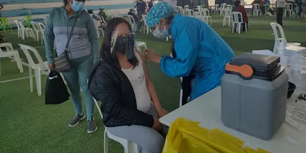 Inician vacunación contra el covid-19 a gestantes con más de 28 semanas de embarazo en Ayacucho