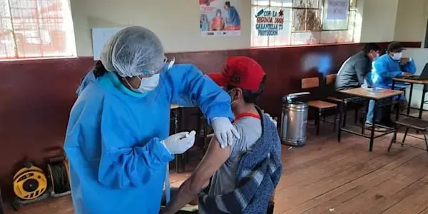 DIRESA Puno suspende vacunación a jóvenes de 16 y 17 años por falta de autorización del MINSA