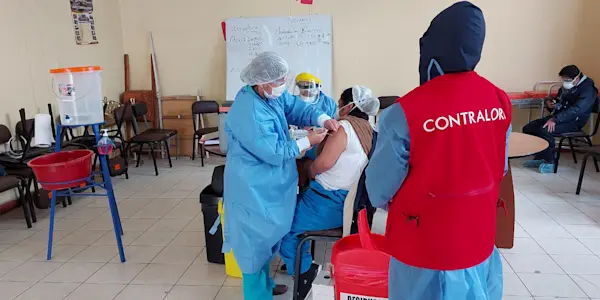 Contraloría identifica irregularidades en el proceso de vacunación en hospitales de Cusco