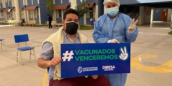 Inician vacunación contra el covid-19 a jóvenes de 25 años en Ayacucho