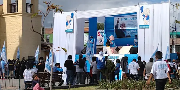 Rafael López Aliaga desairó a sus simpatizantes en Ayacucho