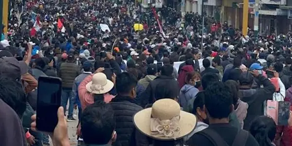 Perú, país en emergencia y sin rumbo