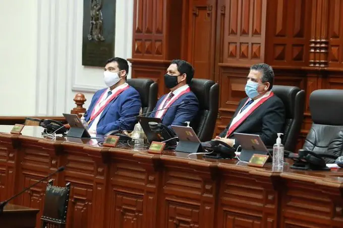 Vacancia presidencial agudizará la crisis social y económica afirman en Puno