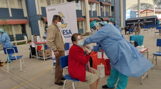 Inician jornada de vacunación contra el Covid-19 para mayores de 60 años en Ayacucho