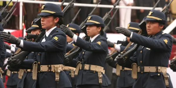 Mujeres en las instituciones armadas de América Latina del siglo XX