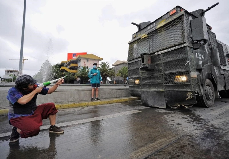 Carabineros de Chile: una institución desprestigiada que reiteradamente viola los derechos humanos