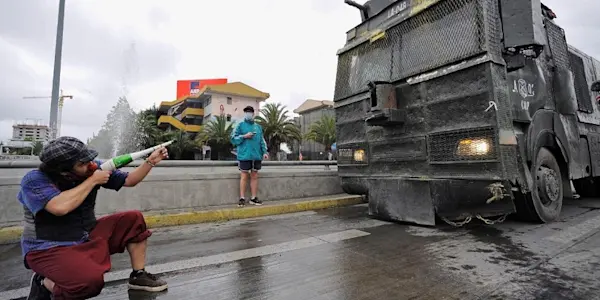 Carabineros de Chile: una institución desprestigiada que reiteradamente viola los derechos humanos