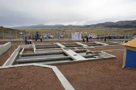 Suscriben acta de inicio de obra para la construcción de las plantas de tratamiento de aguas residuales del Lago Titicaca