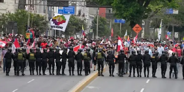 Una gran protesta y una presidenta herida y peligrosa