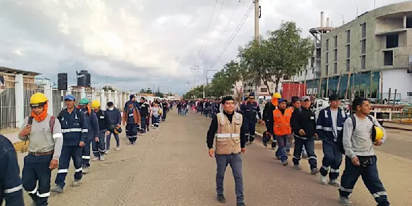 Sindicato de construcción civil protesta pidiendo aumento de jornal ante incremento de costo de vida