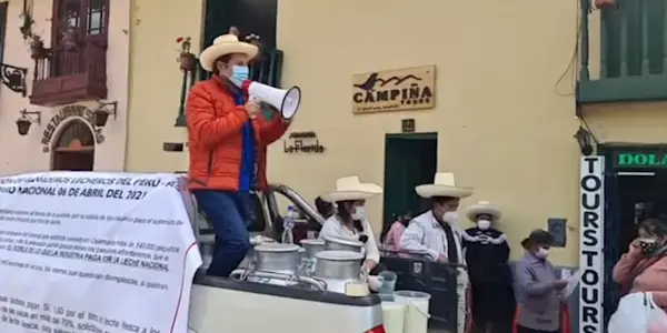 Ganaderos de Cajamarca protestan exigiendo a empresas mayor pago por la leche