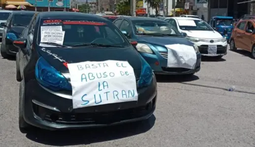 Ayacucho: Bloquean vías y piden formalización de autos colectivos para transporte interprovincial de pasajeros