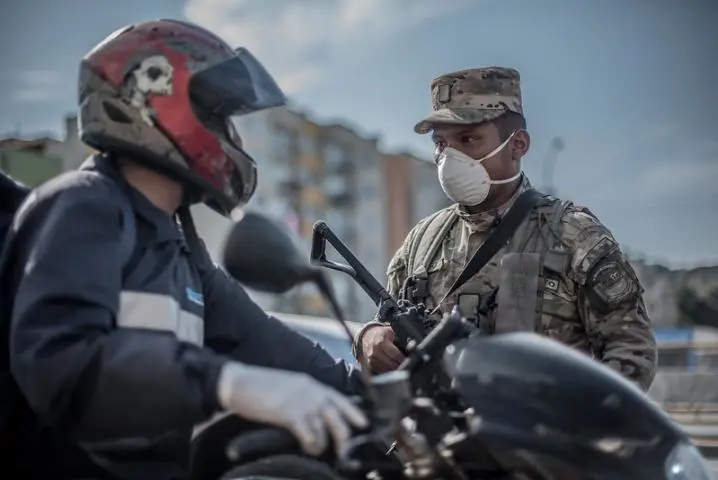 “Soldados” o “enemigos”: la militarización del lenguaje frente a la pandemia y el comportamiento ciudadano