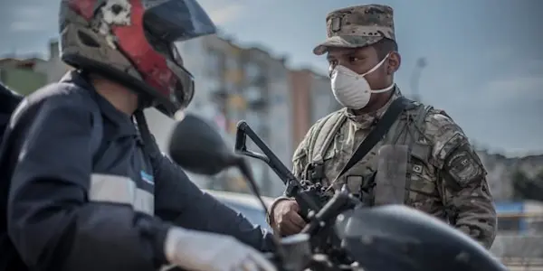 “Soldados” o “enemigos”: la militarización del lenguaje frente a la pandemia y el comportamiento ciudadano