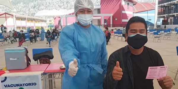 Inician vacunación contra el covid -19 a personas mayores de 30 años en Ayacucho