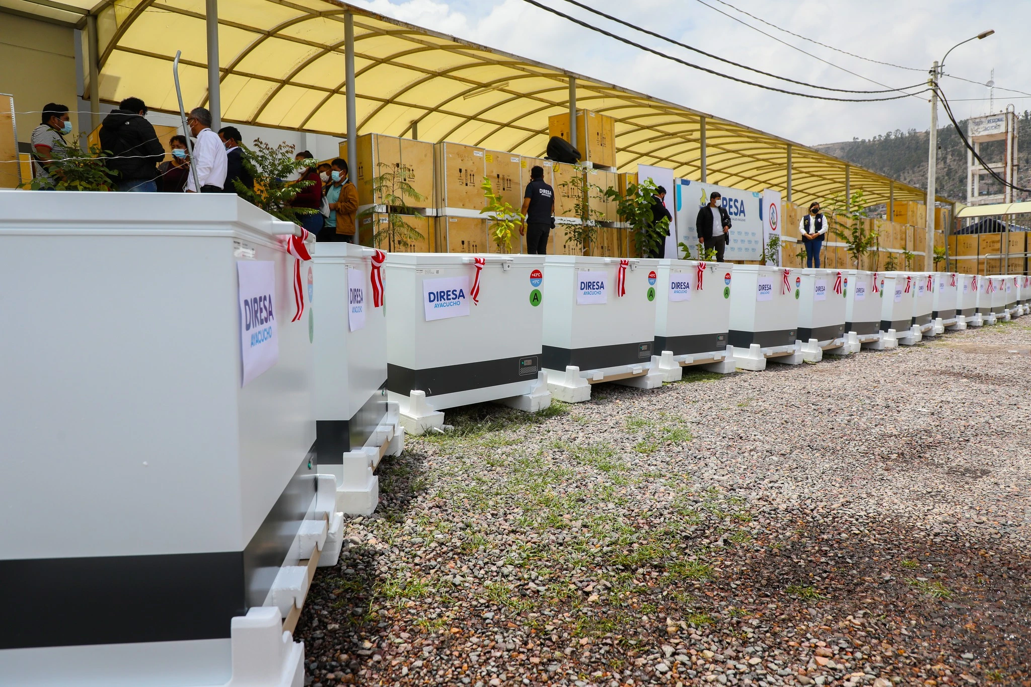 730 congeladoras y refrigeradoras para la conservación de vacunas fueron entregadas a los establecimientos de salud de Ayacucho