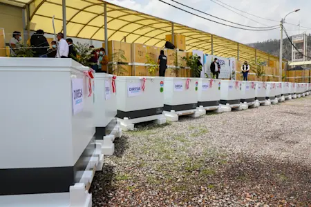 730 congeladoras y refrigeradoras para la conservación de vacunas fueron entregadas a los establecimientos de salud de Ayacucho