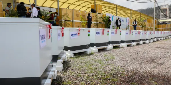 730 congeladoras y refrigeradoras para la conservación de vacunas fueron entregadas a los establecimientos de salud de Ayacucho