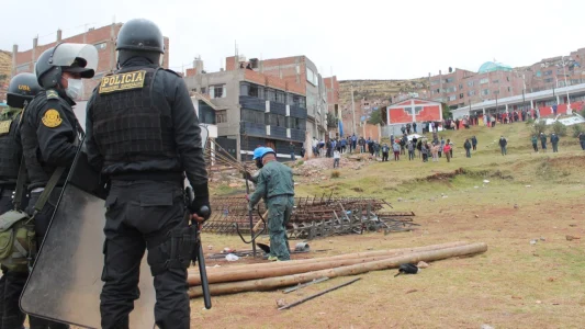 Puno: violento enfrentamiento provocó la toma de posesión del colegio Huáscar