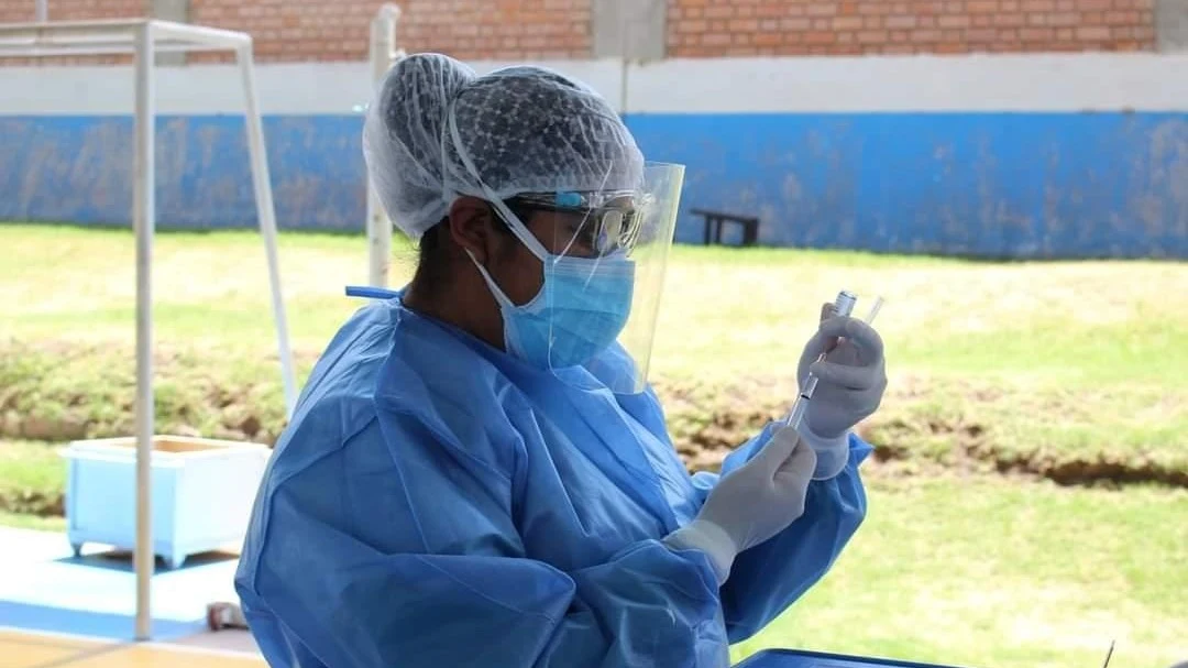 Personal de salud del Cusco recibirá tercera dosis de vacuna contra el covid-19