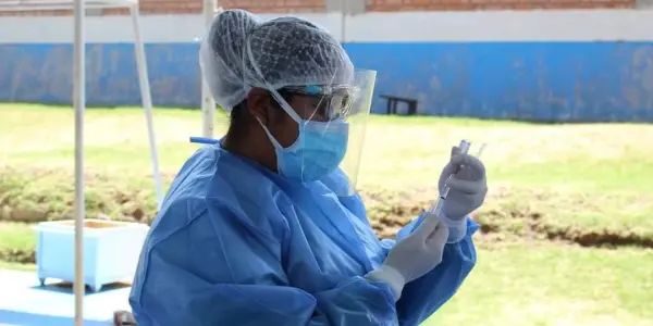 Personal de salud del Cusco recibirá tercera dosis de vacuna contra el covid-19
