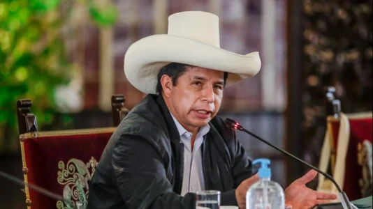 El abismo peruano que se está devorando a Pedro Castillo