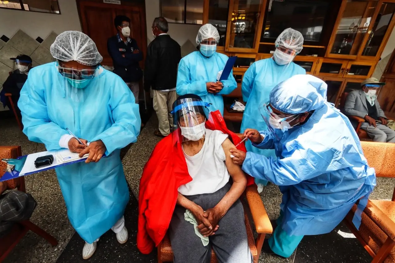 Se inició la vacunación de adultos mayores en Cusco