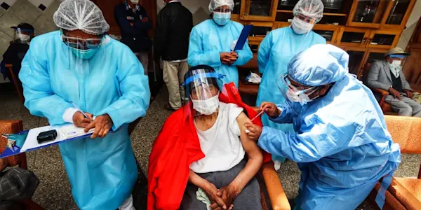 Se inició la vacunación de adultos mayores en Cusco