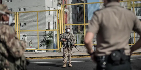 Buscando el voto de los uniformados